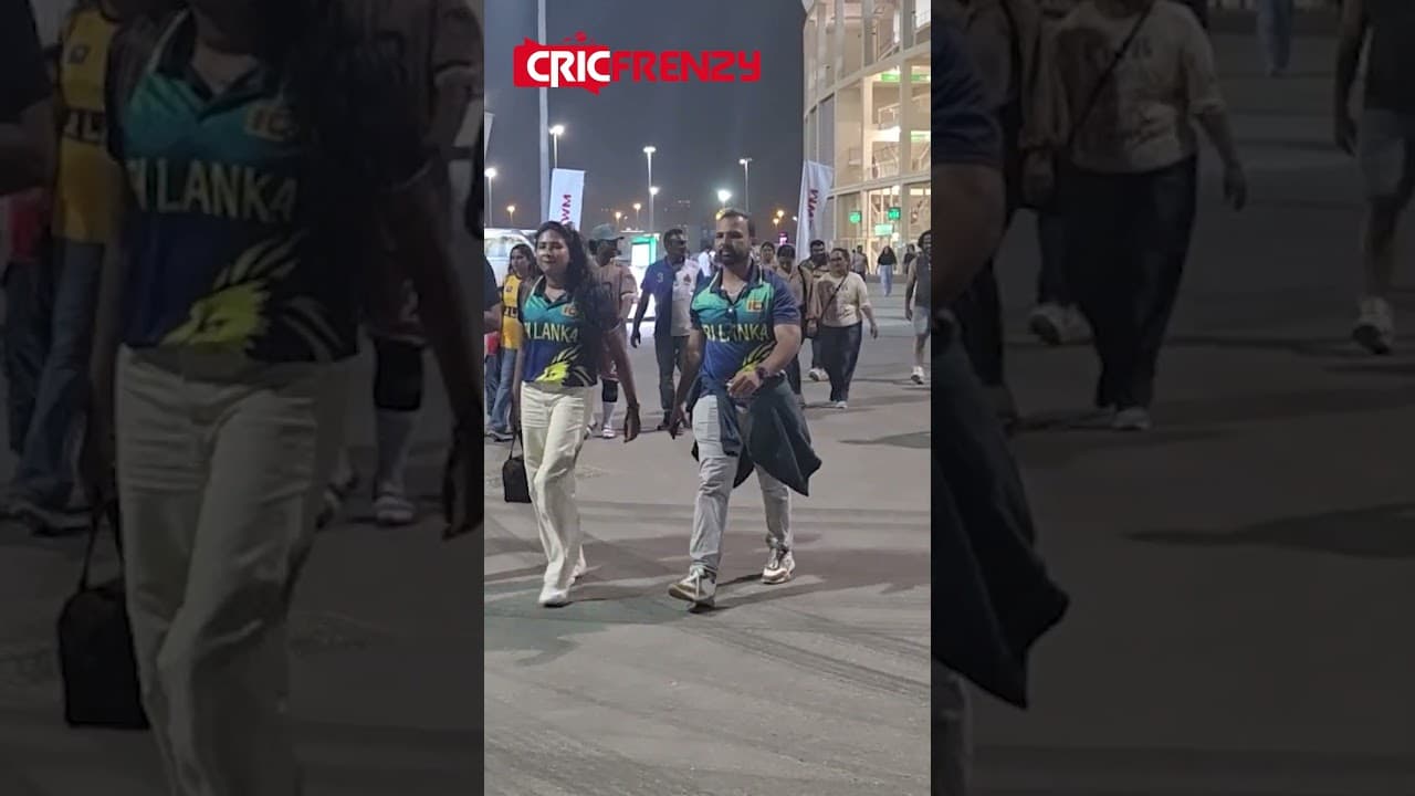 ম্যাচ শেষের আগেই স্টেডিয়াম ছাড়ছেন লংকান সমর্থকরা! দলের হার দেখতে চান না নিজ চোখে!