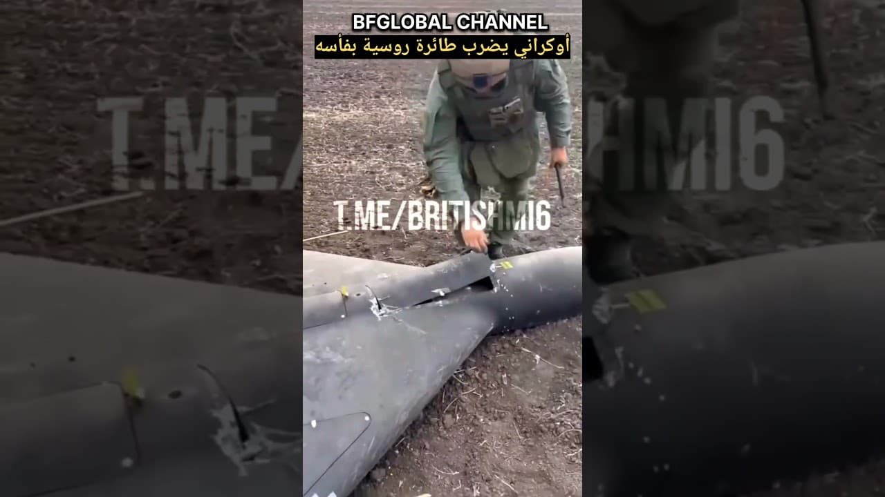 طائرة مسيرة روسية يضربها جندي أوكراني بفأسه #ukraine #russia #saudiarabia #السعودية #العراق #الجزائر