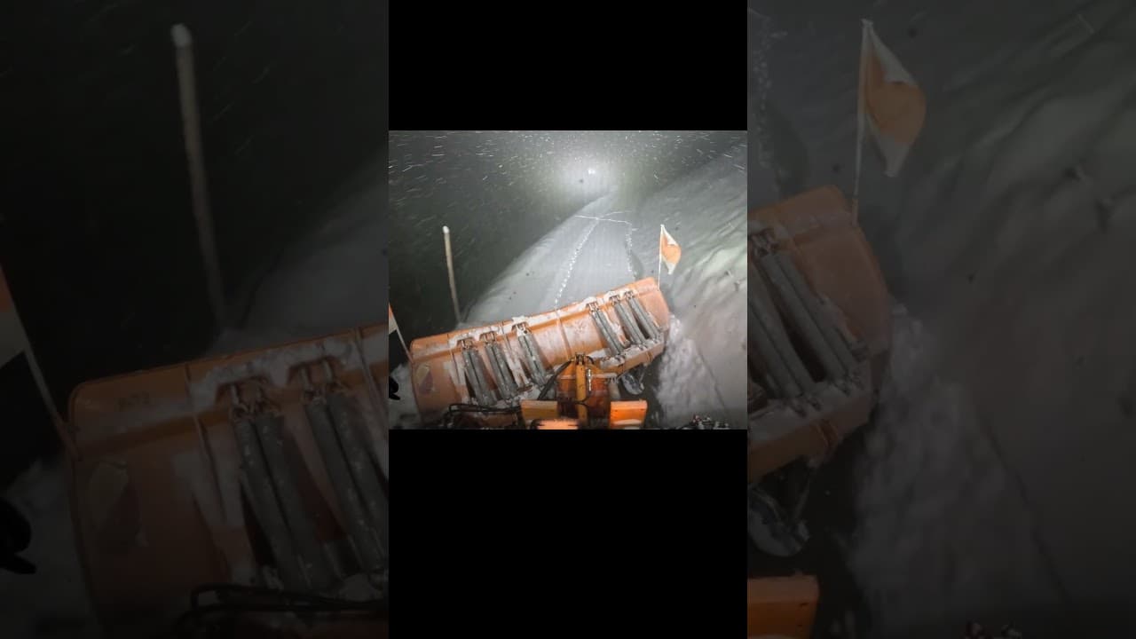 ❄️Snow removal | Winter service in the Alps | Unimog Power