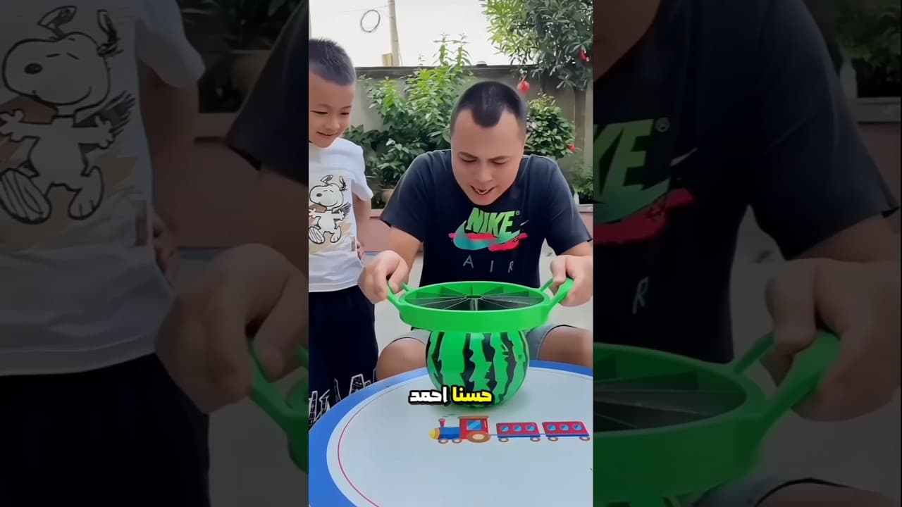 اختبار العم المجنون للبطيخ المزيف 🍉 🔪😂 #shorts