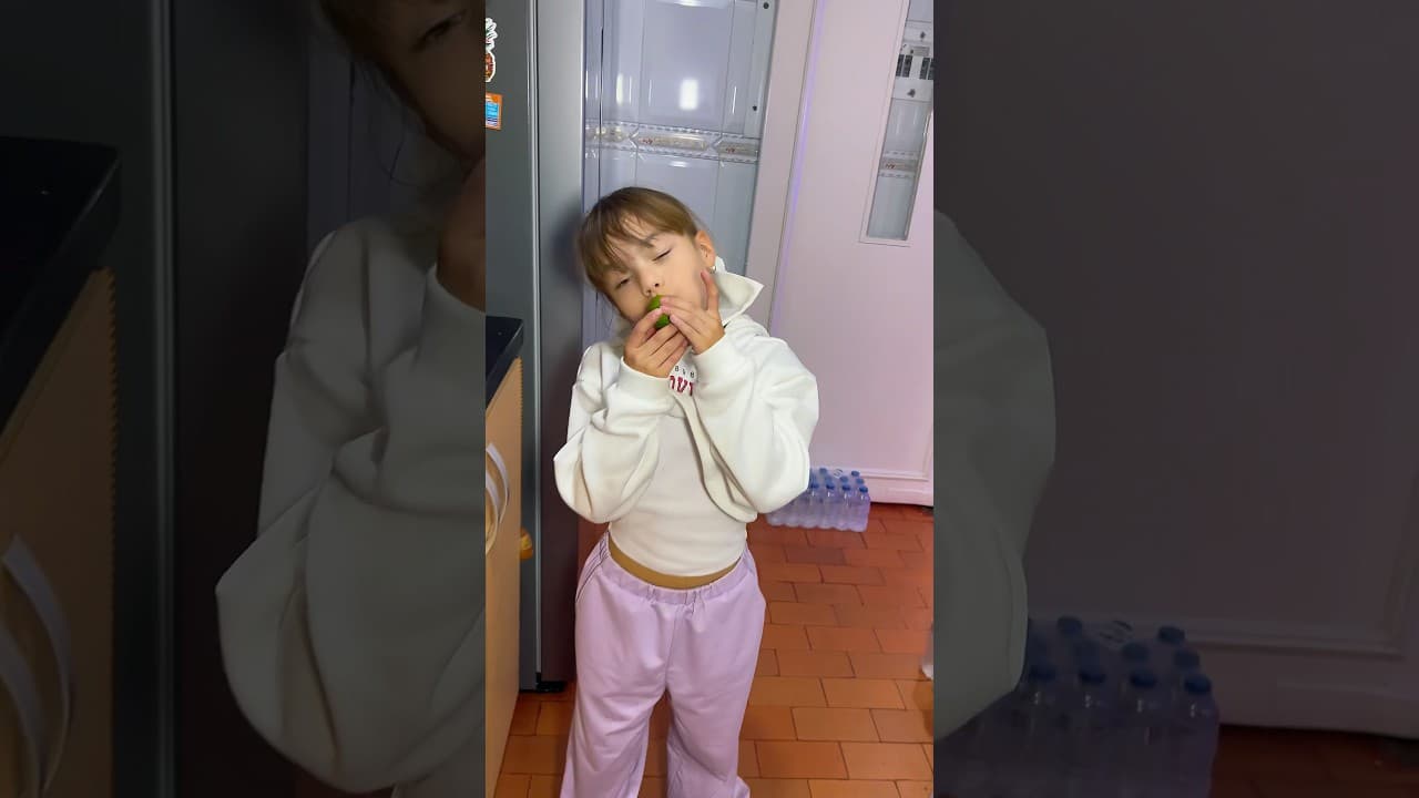 BESOS MÁGICOS 🪄cute 🍇🍌🥝🍒#shortviral #humor #comedia #familiaibañez #fypviralシ