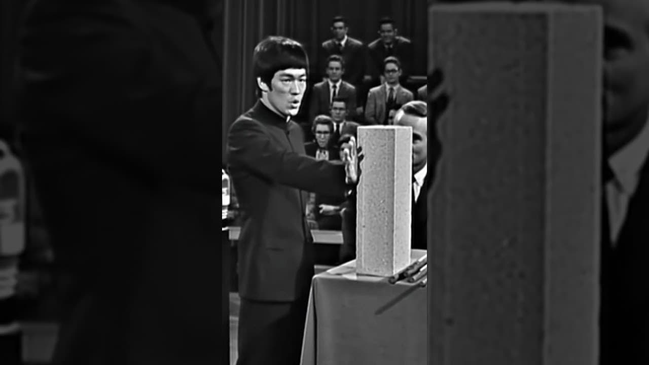 Bruce Lee demonstrates Qigong.#kungfu #brucelee