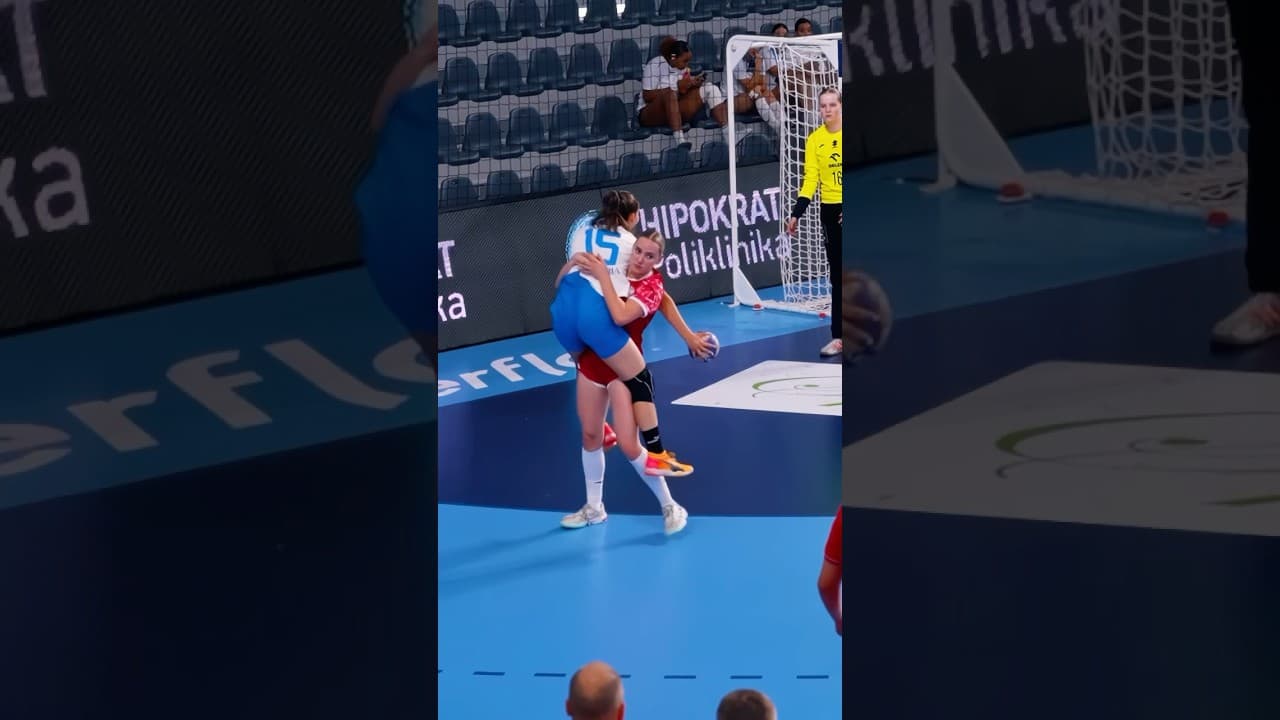 Respectful moment despite the foul 👏❤️ #handball #håndbold #ehfeuro #yac