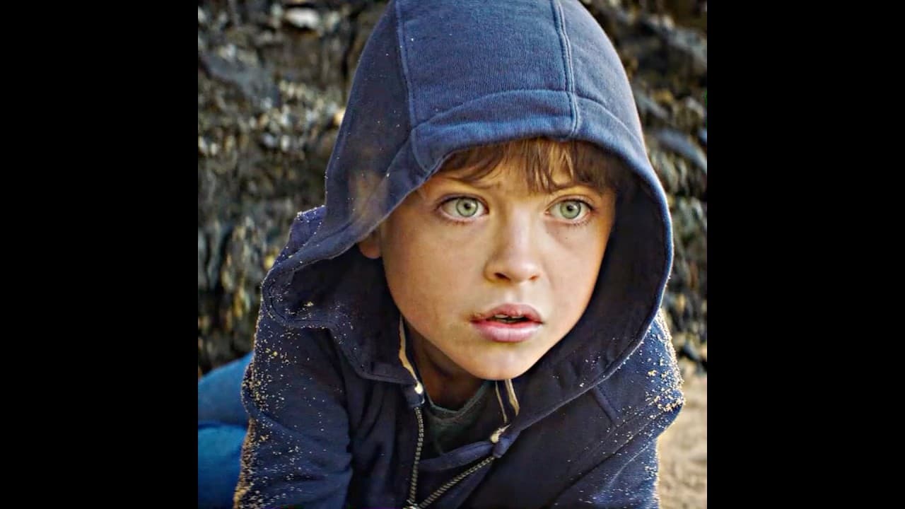There seem to be strange animals in the sand #shorts #movie