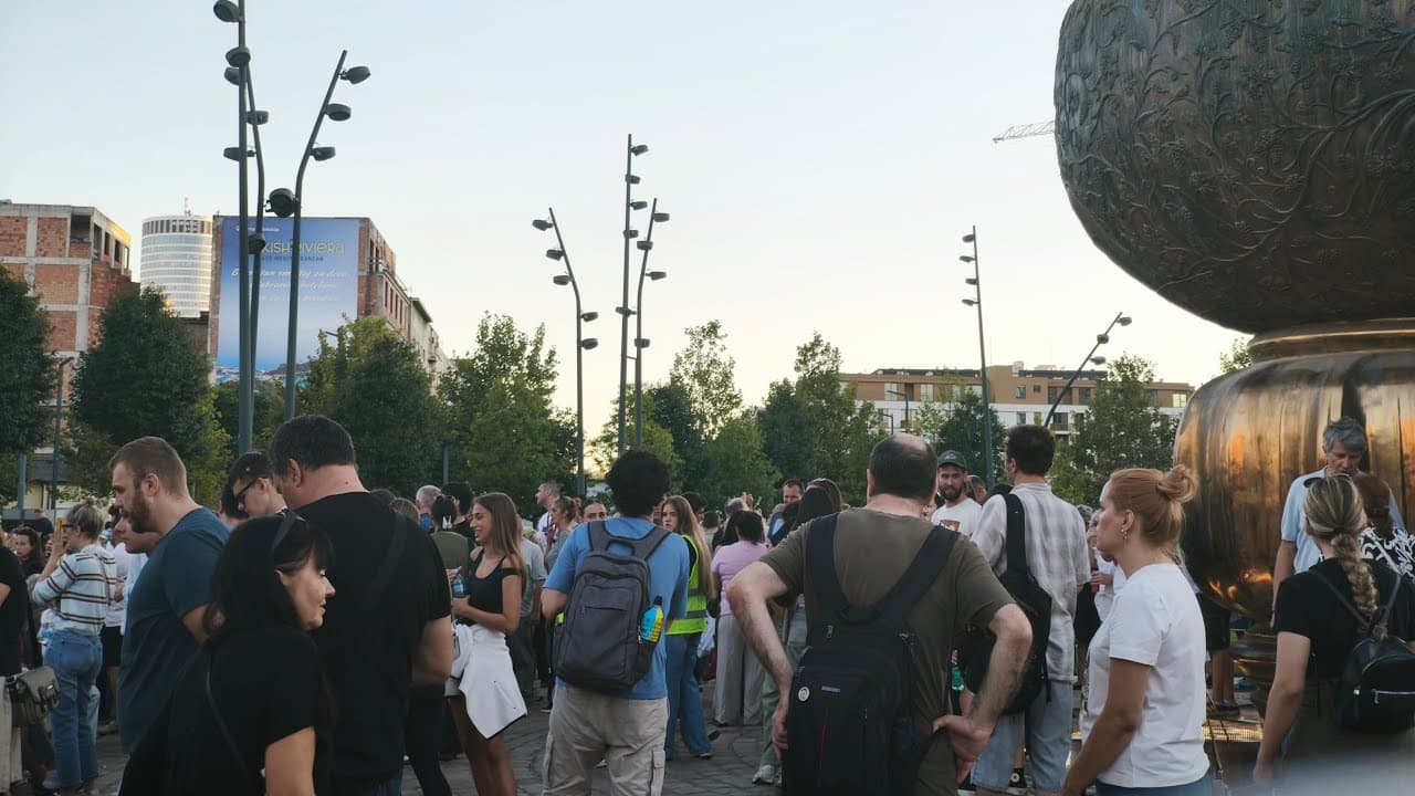 UŽIVO: Ogroman broj studenata, srednjoškolaca i građana na protestu ,,Svi smo pod nastrešnicom"