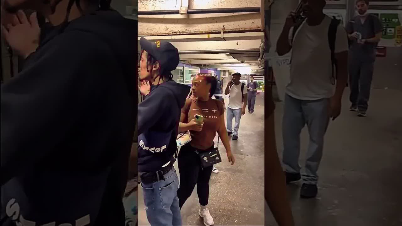 مفاجأة في محطة القطار: طرد مضحك يغير كل شيء