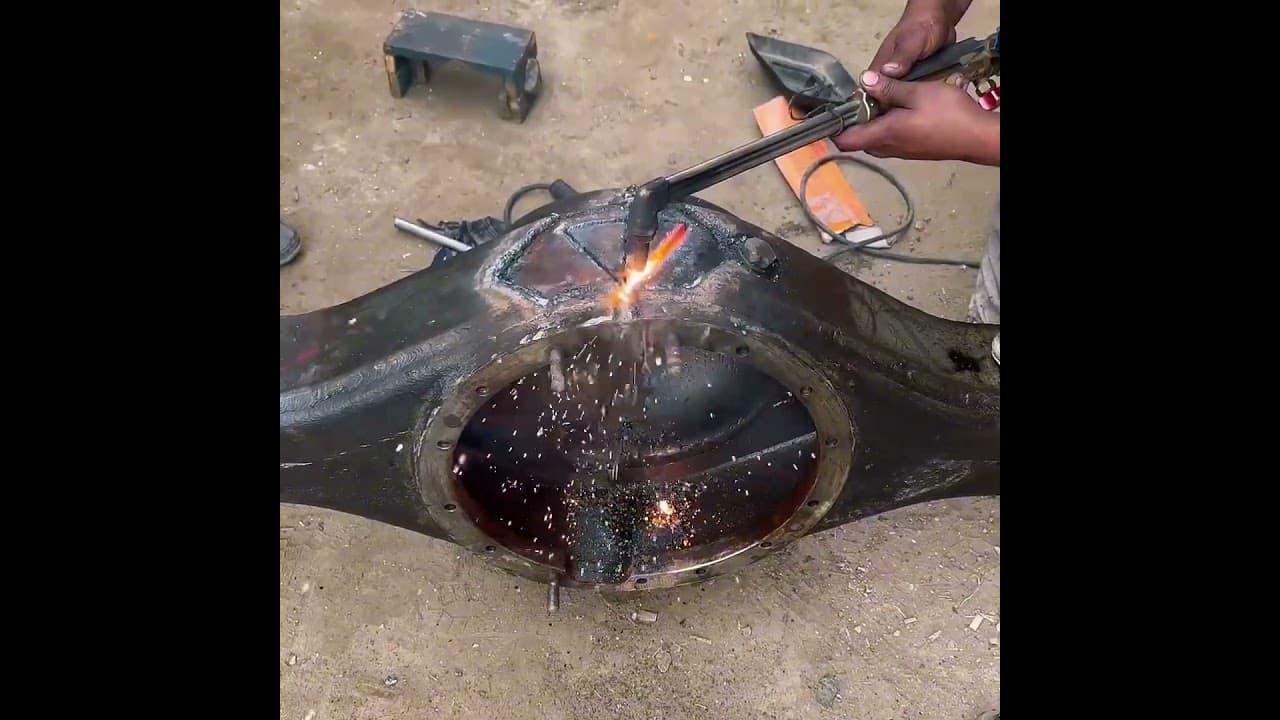 How Perfectly this Ingenious Welder Rebuilt Fully Broken Differential Housing with Incredible skills