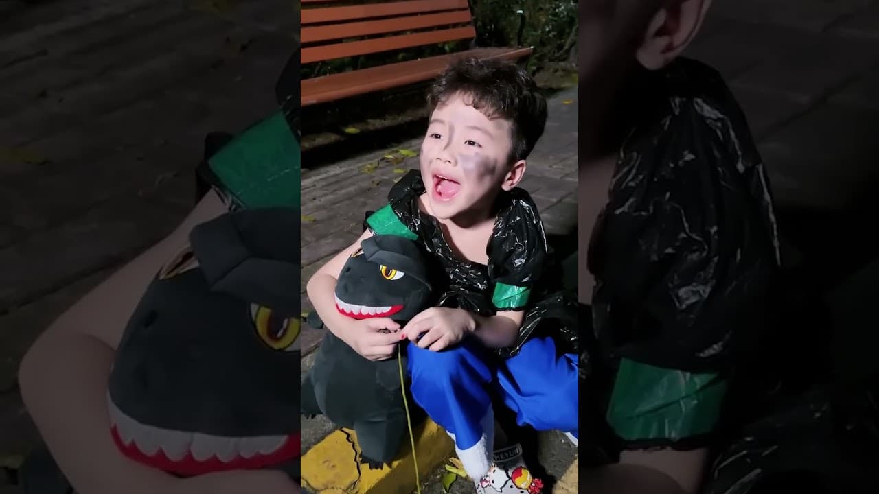 唐老六就这么喜欢小乞丐吗？把果果的衣服都给他了！#斗罗大陆 #唐舞桐与唐老六 #路飞 #果果 #唐老六