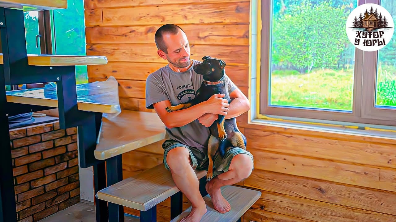 Петух в бегах. На хуторе в лесу индюки устроили охоту.. на петуха. Собираем лестницу на второй этаж.