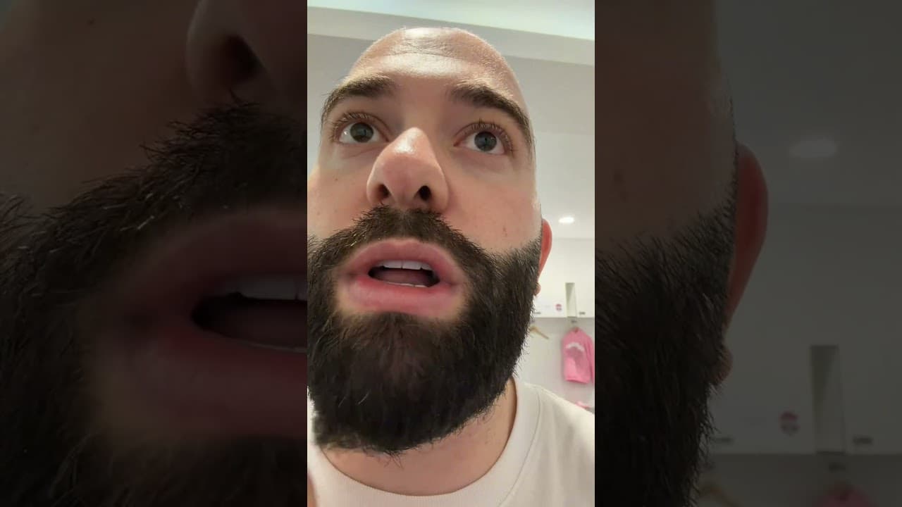 قابلت لاعبين كرة القدم الاساطير 😂 #أحمد_الخطيب #اكسبلور