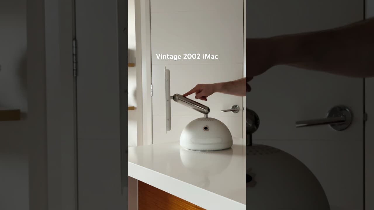 How cool is this vintage 2002 iMac G4 🤩 #vintage #imac #apple #imacg4
