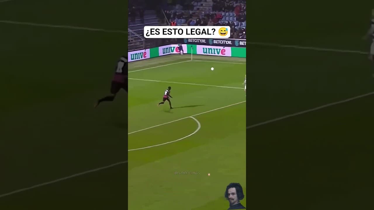 Tremendo mareo le dan al delantero 😅 ¿Es legal esto? #football #futbol #futebol