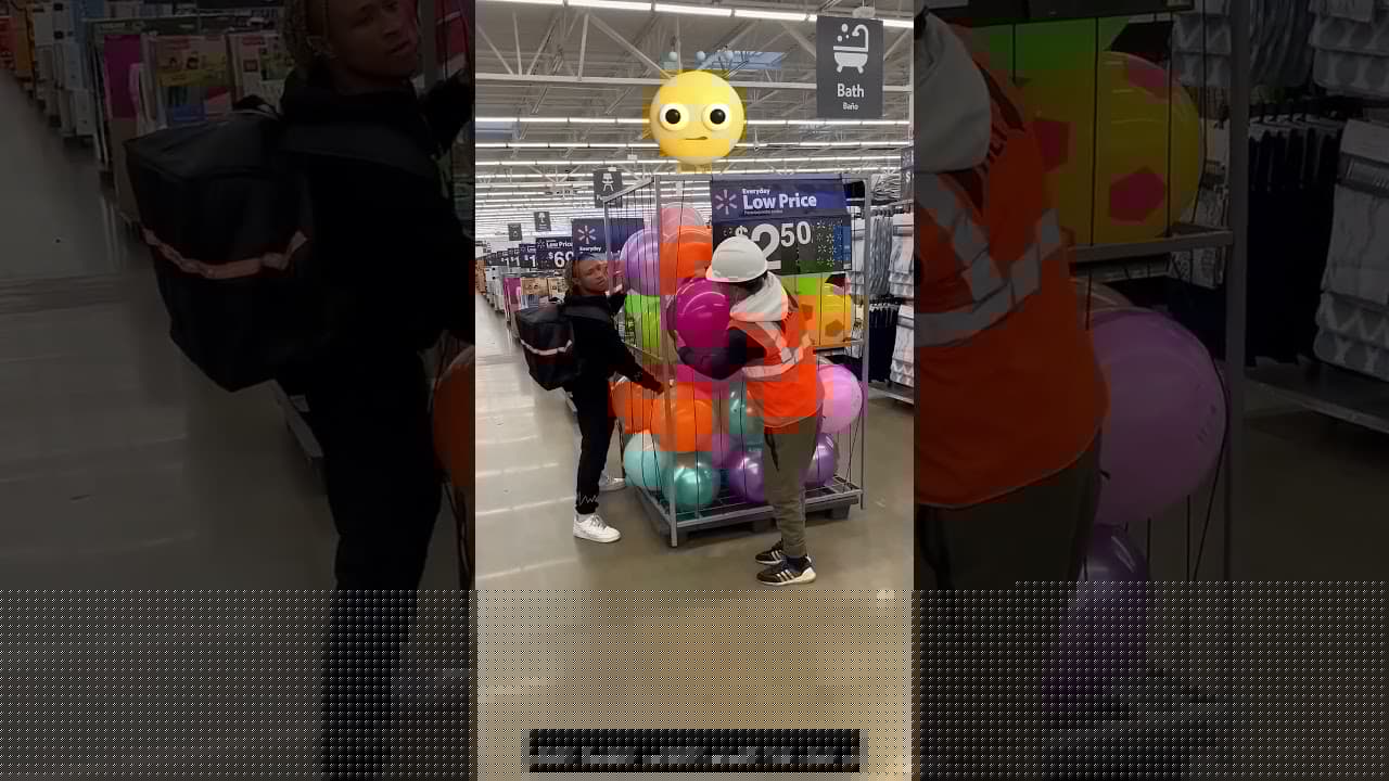 الرجل كان يمسك الكرة بشكل خاطئ! ⚽🙄